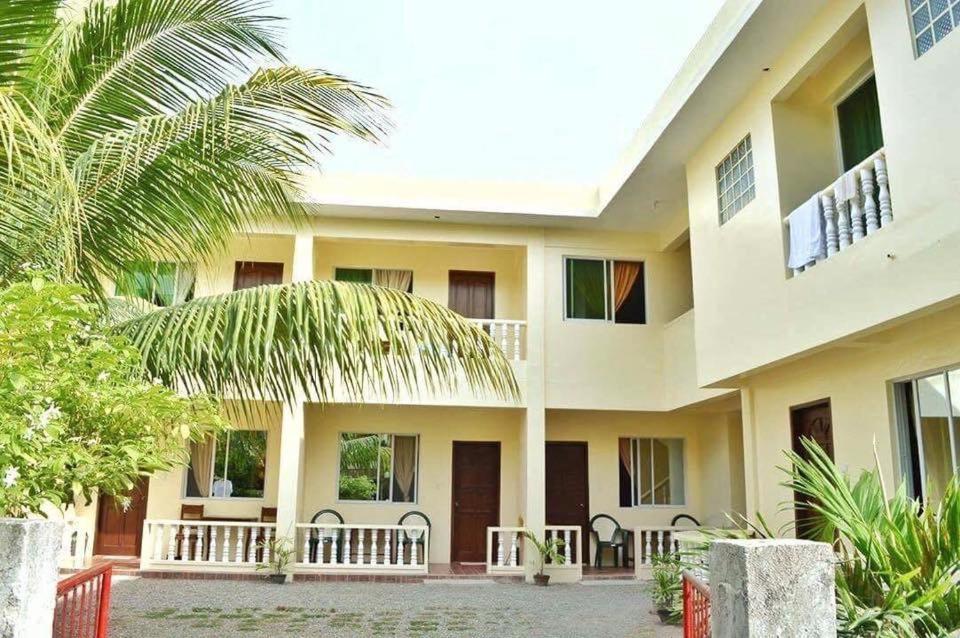 Boracay Island Fiesta Haus Resort מראה חיצוני תמונה